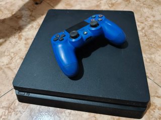 Consola PS4 Slim + 4 Juegos + mando azul