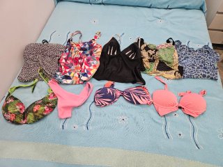 Lote de bañadores y bikinis