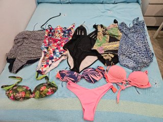 Lote de bañadores y bikinis