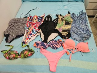 Lote de bañadores y bikinis