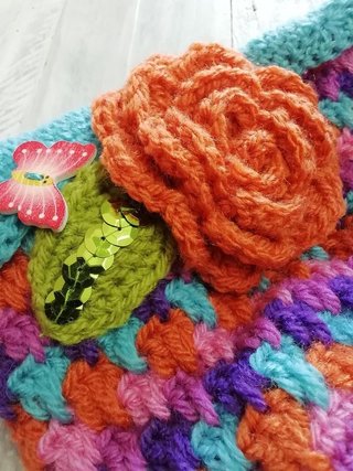 Gorro Arco Iris con Rosa aplicada Teen y Adultos