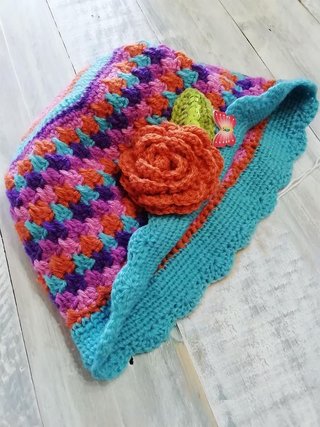 Gorro Arco Iris con Rosa aplicada Teen y Adultos