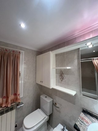 Mueble baño con espejo y lavabo de mármol