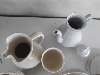 Juego de porcelana blanco y dorado