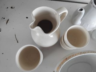 Juego de porcelana blanco y dorado