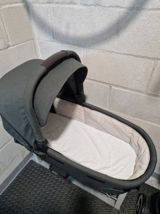 Carrito Bebé Musty Nio con  Capazo Verde