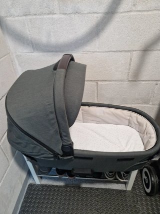 Carrito Bebé Musty Nio con  Capazo Verde