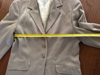 Traje chaqueta y falda beige Benetton