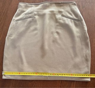 Traje chaqueta y falda beige Benetton