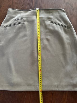 Traje chaqueta y falda beige Benetton