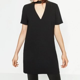 Fiesta. Vestido negro cuello en V de Zara. Talla S