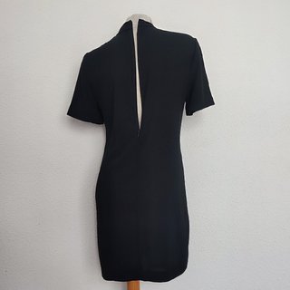 Fiesta. Vestido negro cuello en V de Zara. Talla S