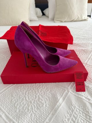 Zapatos de tacón morados Carolina Herrera