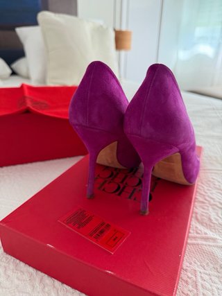 Zapatos de tacón morados Carolina Herrera