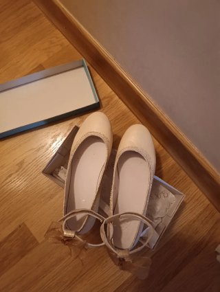 Zapatos niña beige talla 37, una sola puesta