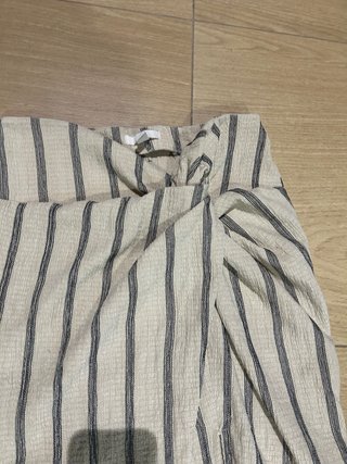 Falda beige y gris con abertura