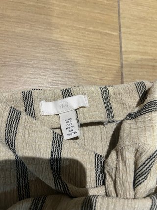 Falda beige y gris con abertura