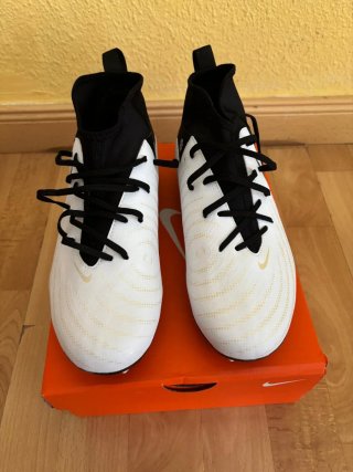 Scarpe da calcio Nike per bambini, taglia 38