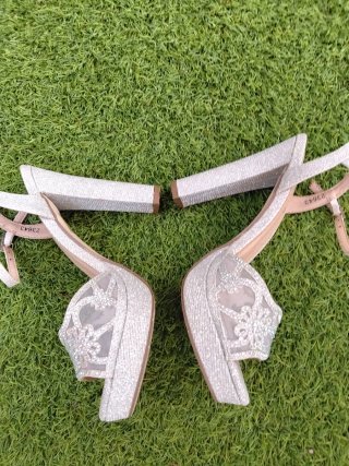 Zapatos de tacón plateados talla 36