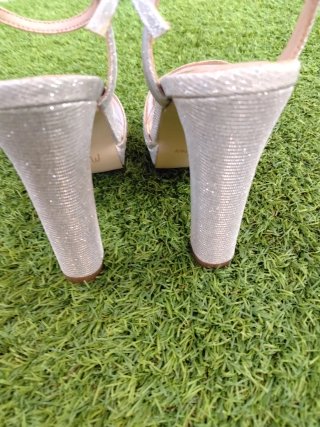 Zapatos de tacón plateados talla 36