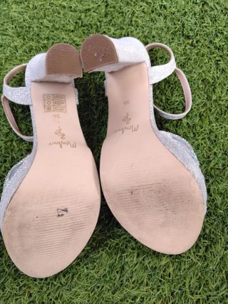 Zapatos de tacón plateados talla 36