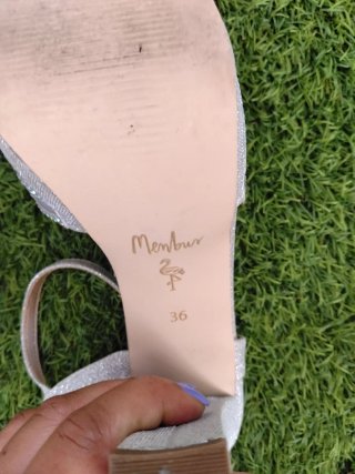 Zapatos de tacón plateados talla 36