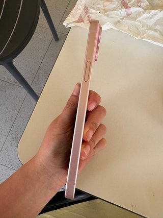 iPhone 15 Plus Rosa con 7 custodie in regalo