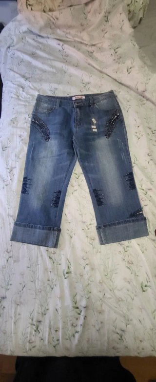 Pantalón vaquero pirata con pedrería