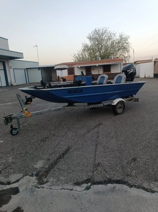 Barco de pesca Bass Boat azul modelo marine 1448