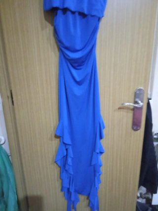 Vestido azul tubo con volantes