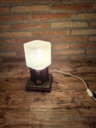 Lámpara de mesa metal y vidrio