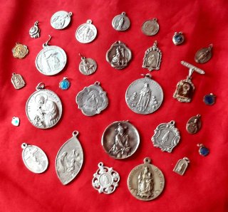 Lote de medallas religiosas antiguas
