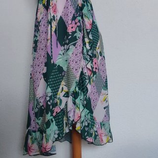 Vestido midi estampado floral de Sfera. Talla L