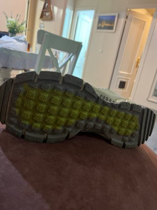 Deportivas Nike Vomero Beige/Gris