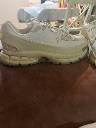 Deportivas Nike Vomero Beige/Gris