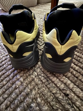 Zapatillas Adidas Yeezy 700 Gris/Amarillo