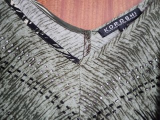 Camiseta Koroshi verde estampado hojas
