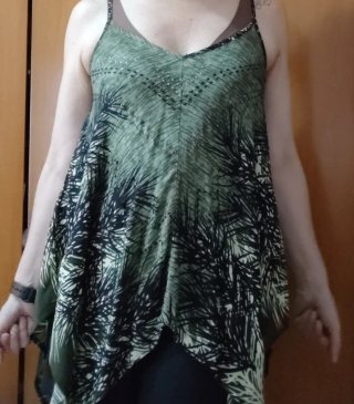Camiseta Koroshi verde estampado hojas