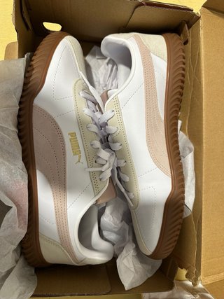 Zapatillas Puma Beige y Blancas