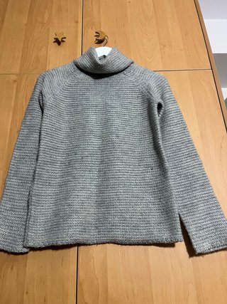 Jersey punto cuello alto gris