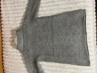 Jersey punto cuello alto gris