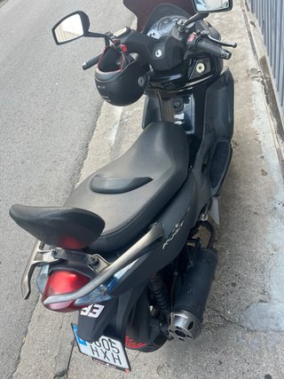 Kymco K-XCT 125i Maxi Scooter Negra