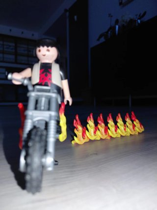 Playmobil Motorista en Llamas