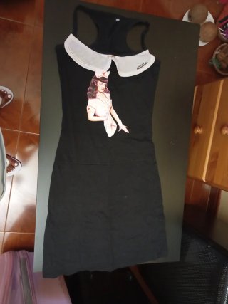 Vestido Negro con Estampado de Enfermera