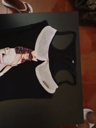 Vestido Negro con Estampado de Enfermera