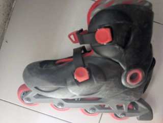 Patines en línea negros y rojos talla 34- 36