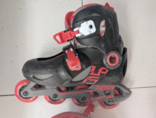 Patines en línea negros y rojos talla 34- 36
