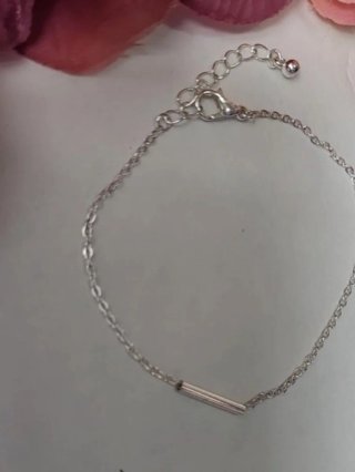 Pulsera ajustable plateada con barra