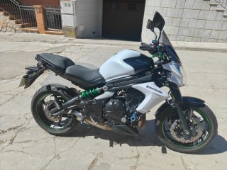 Kawasaki ER6N Negra y Blanca