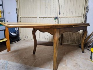 Mesa de comedor de madera con 6 sillas, extendida